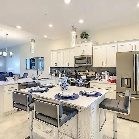 Terrific Thematic Lakeview 2B With 2 Clubhouses